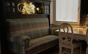 Nostalgie Apartment - 3 Zimmer, 5 Betten, 7 Personen, Kontaktloses Einchecken, Netflix