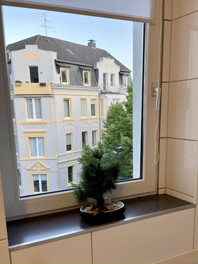 Nostalgie Apartment - 3 Zimmer, 5 Betten, 7 Personen, Kontaktloses Einchecken, Netflix Wuppertal Esterno foto