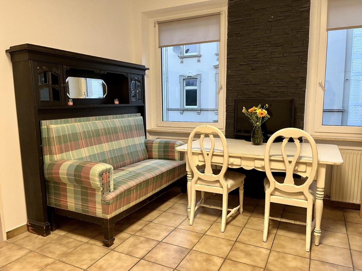 Nostalgie Apartment - 3 Zimmer, 5 Betten, 7 Personen, Kontaktloses Einchecken, Netflix Wuppertal Esterno foto