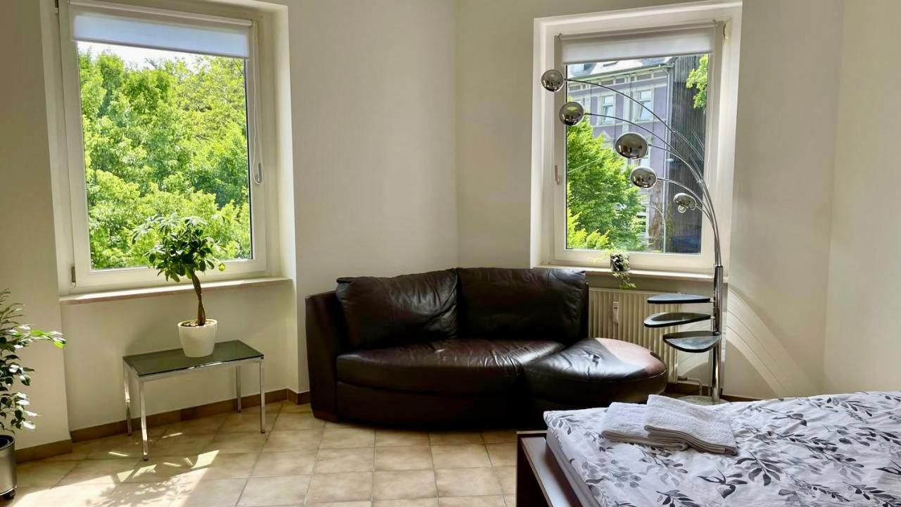 Nostalgie Apartment - 3 Zimmer, 5 Betten, 7 Personen, Kontaktloses Einchecken, Netflix Wuppertal Esterno foto