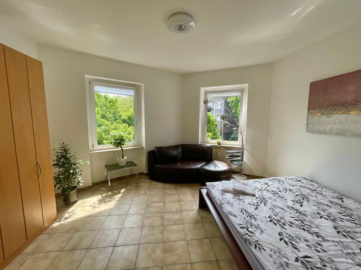 Nostalgie Apartment - 3 Zimmer, 5 Betten, 7 Personen, Kontaktloses Einchecken, Netflix Wuppertal Esterno foto