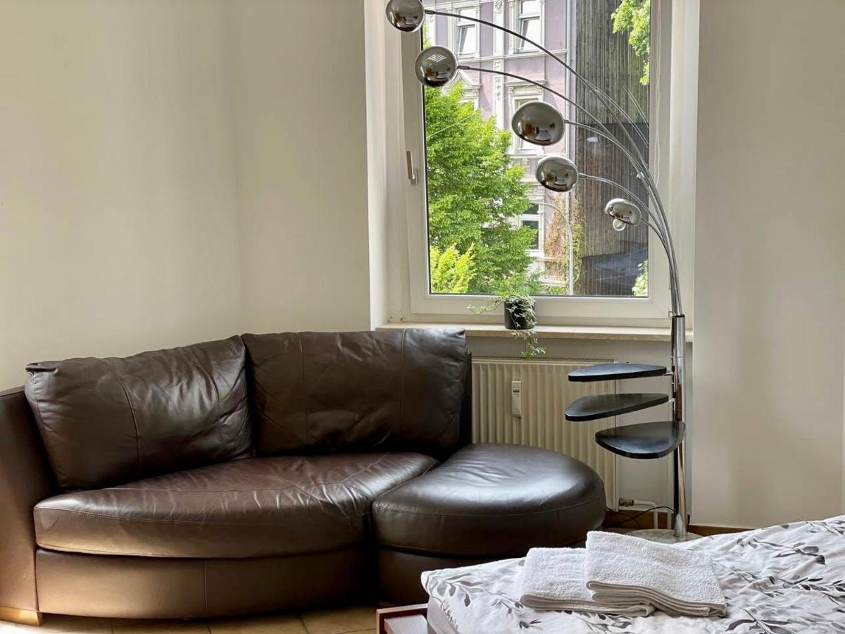 Nostalgie Apartment - 3 Zimmer, 5 Betten, 7 Personen, Kontaktloses Einchecken, Netflix Wuppertal Esterno foto